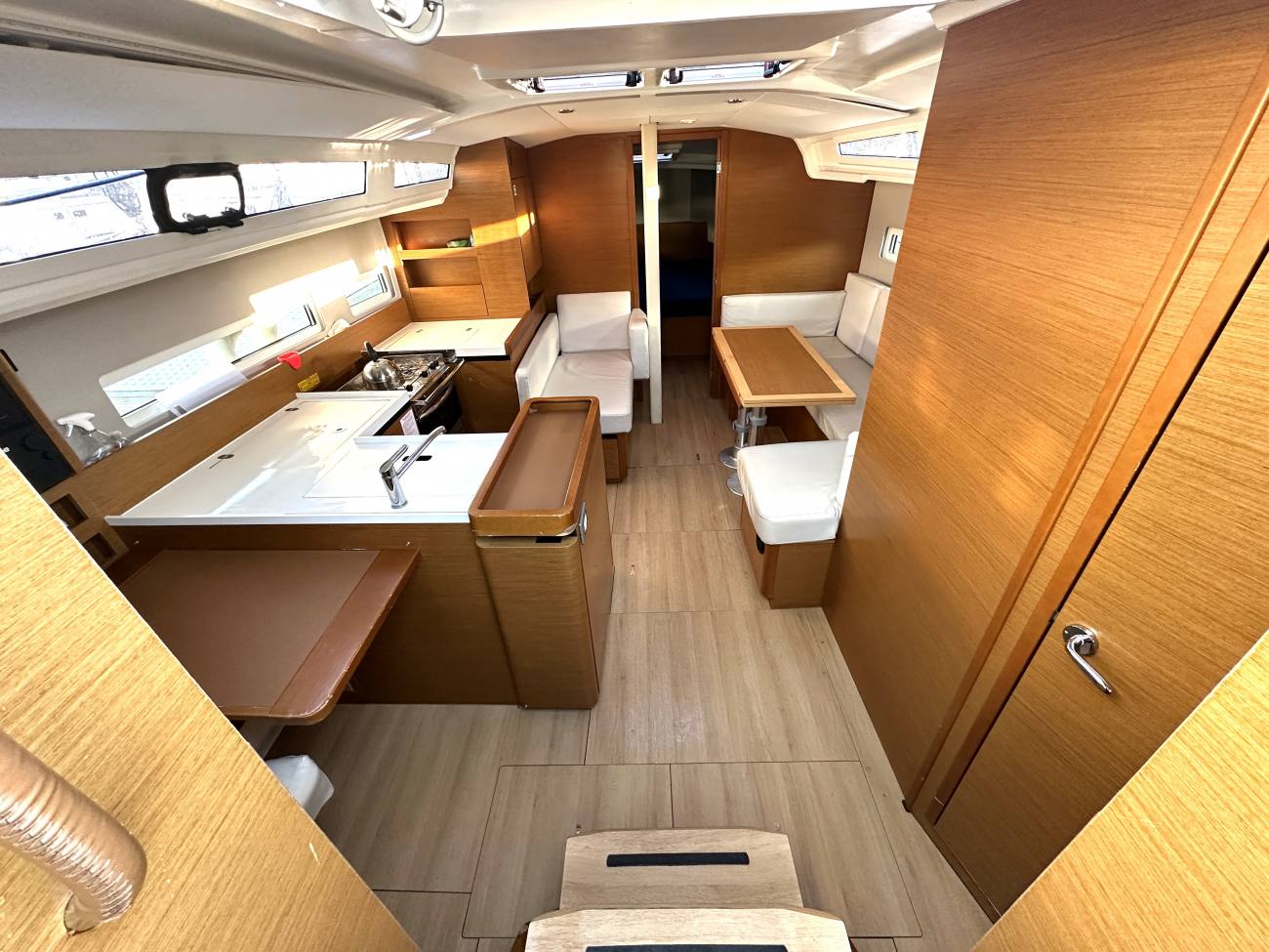 2020 Jeanneau Sun Odyssey 410 image 8