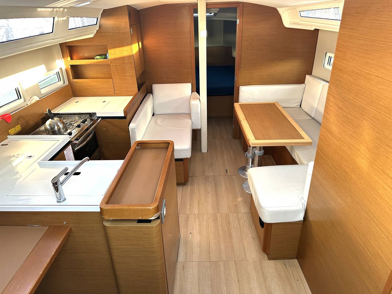 2020 Jeanneau Sun Odyssey 410 image 10