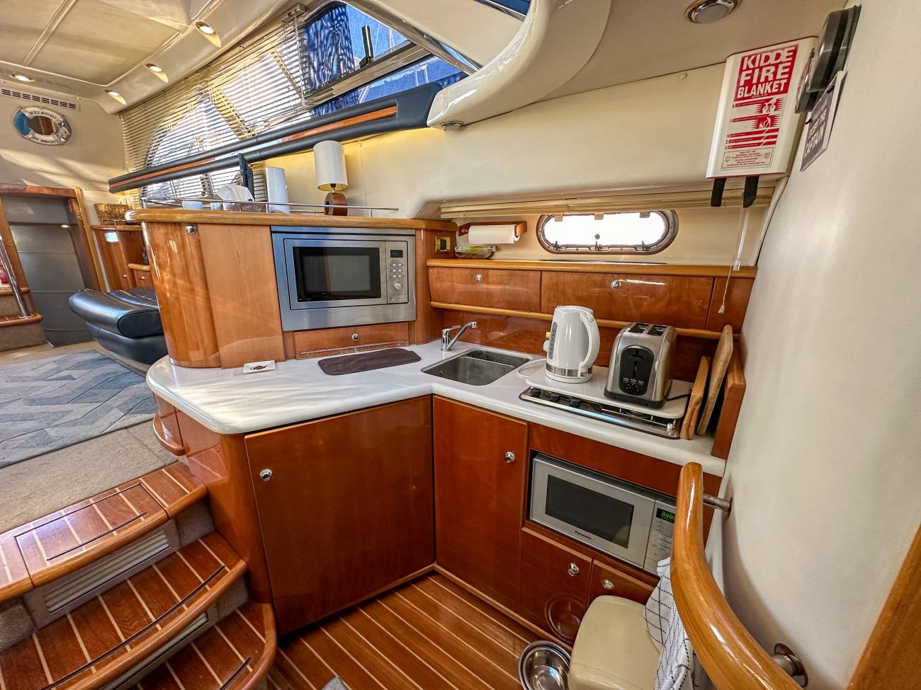 2001 Sealine F43 image 43