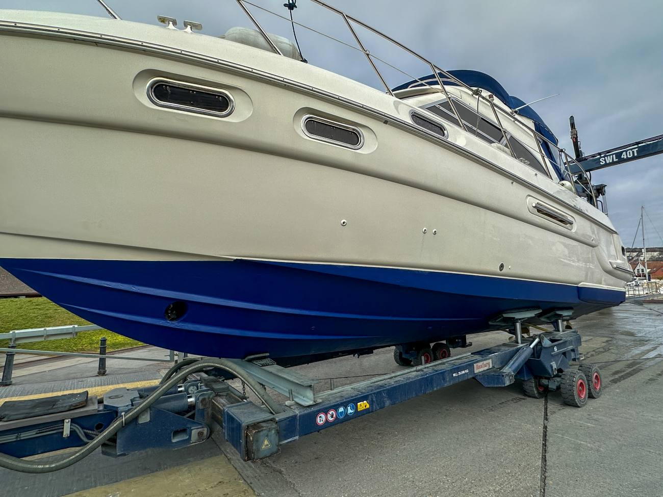 2001 Sealine F43 image 6