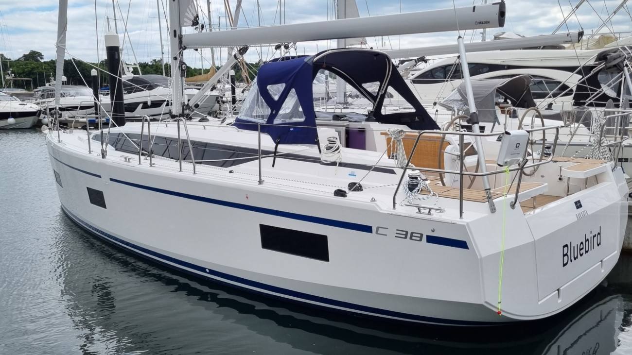 2022 Bavaria C38 image 14