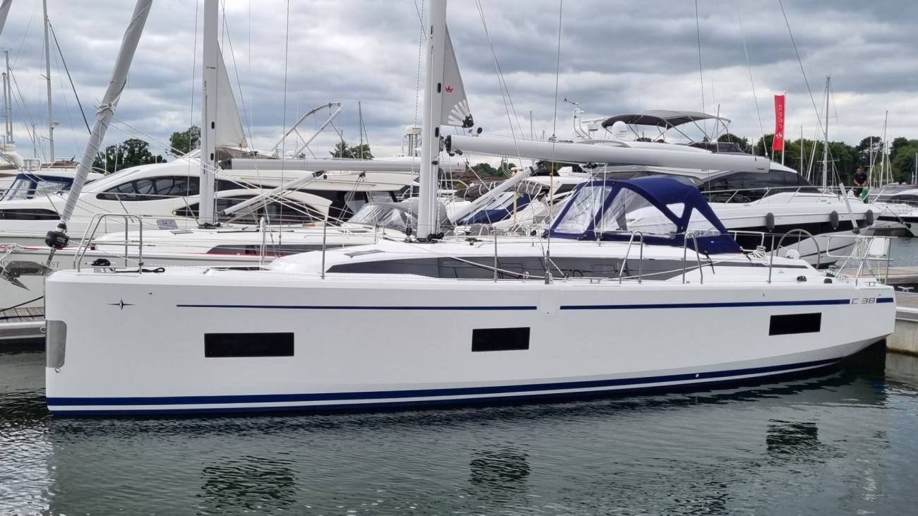 2022 Bavaria C38 image 15