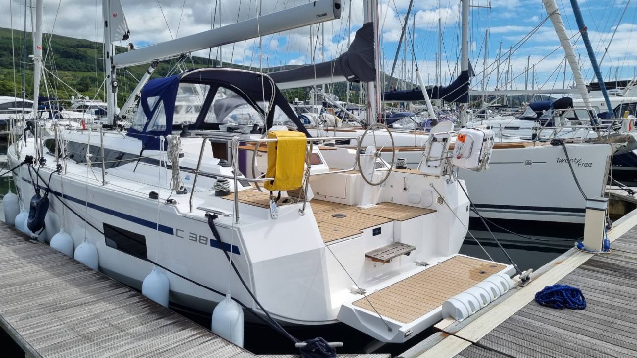 2022 Bavaria C38 image 22