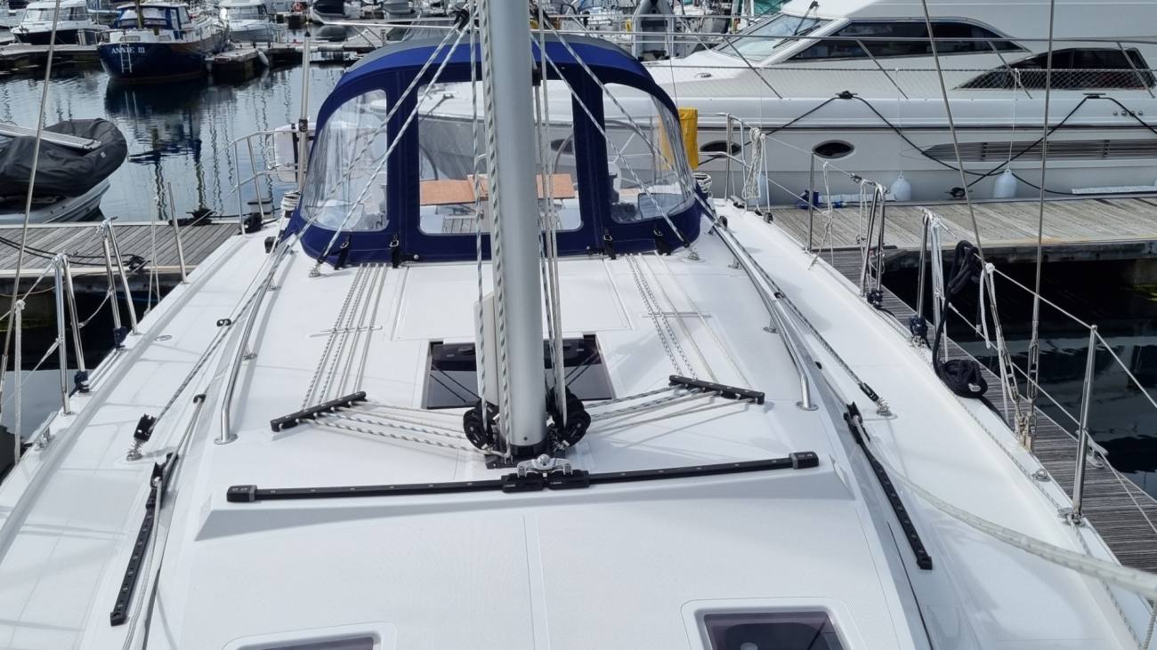 2022 Bavaria C38 image 25