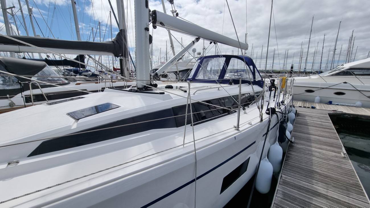 2022 Bavaria C38 image 31