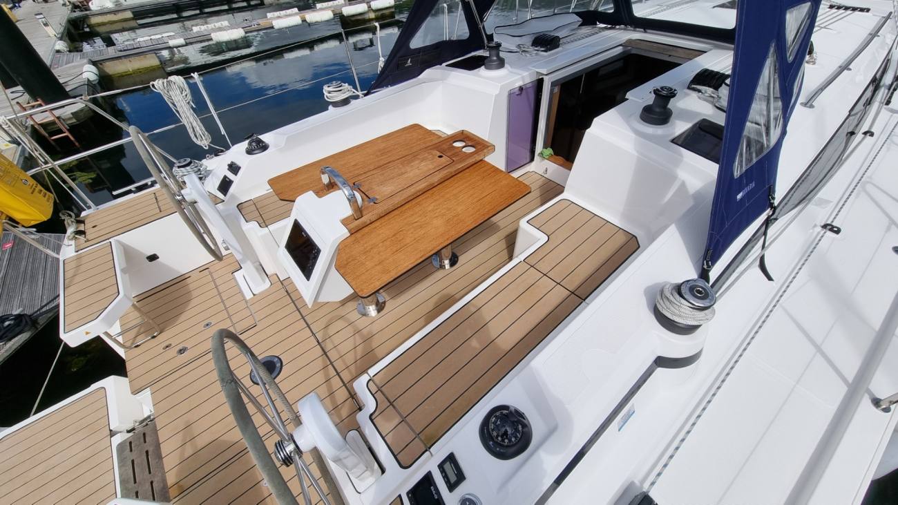 2022 Bavaria C38 image 34