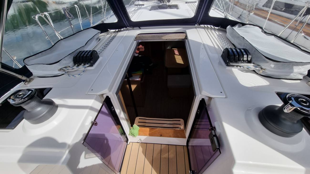 2022 Bavaria C38 image 37
