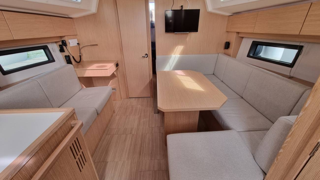 2022 Bavaria C38 image 45