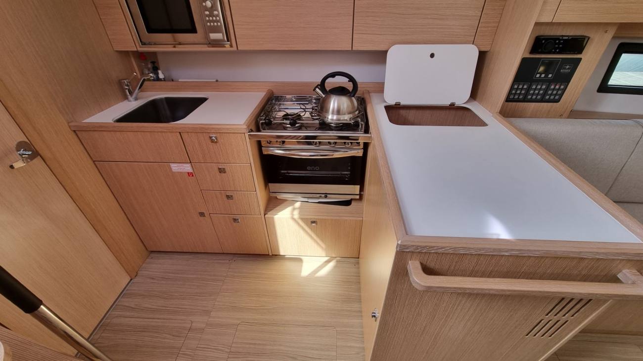 2022 Bavaria C38 image 48