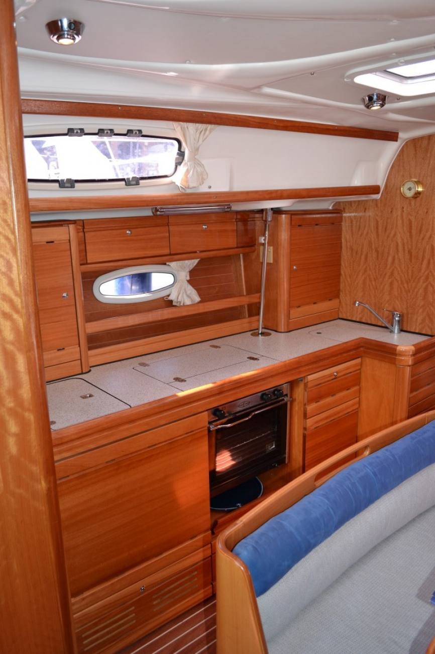 2005 Bavaria 39 Cruiser image 3