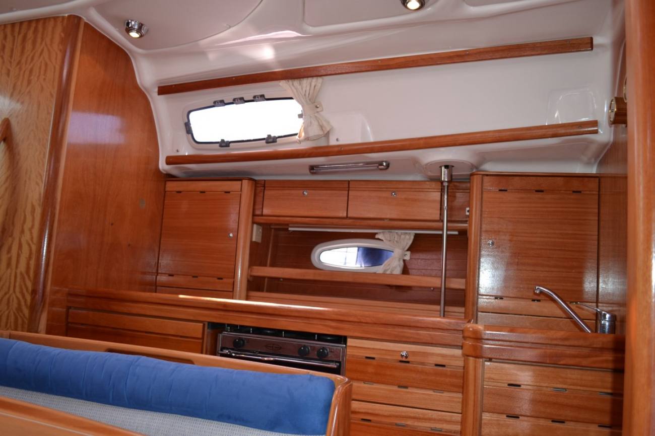 2005 Bavaria 39 Cruiser image 4
