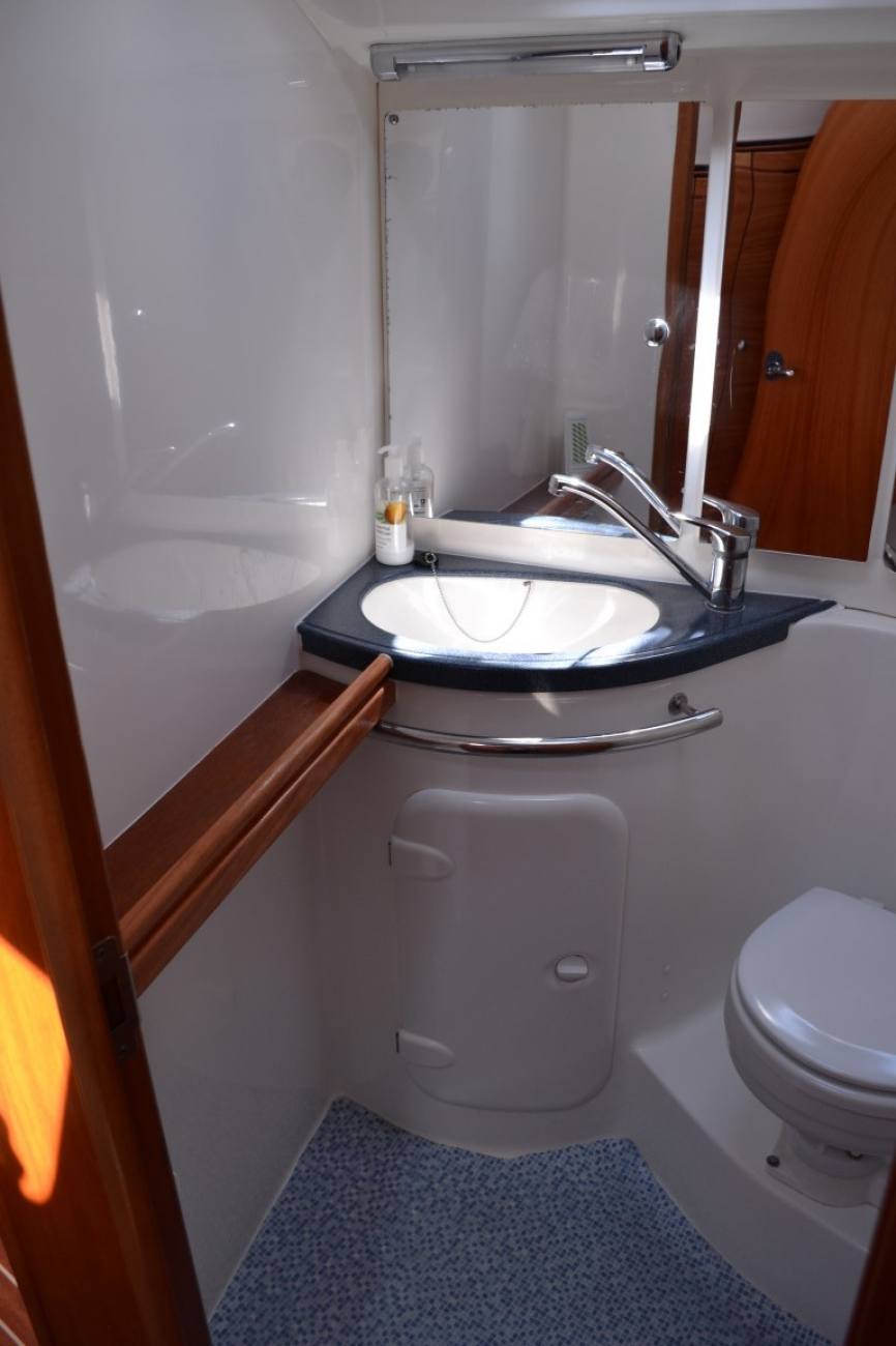 2005 Bavaria 39 Cruiser image 6