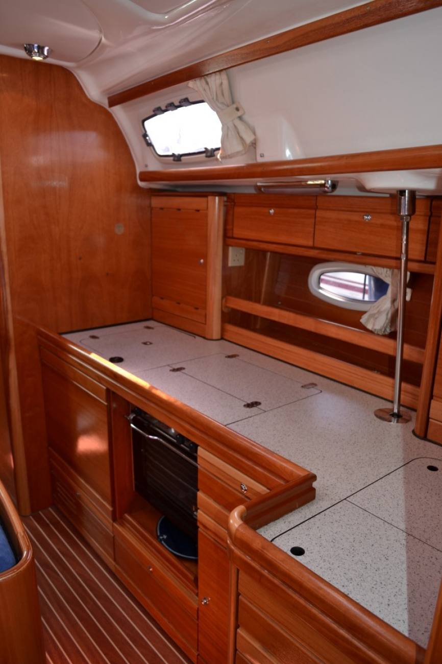 2005 Bavaria 39 Cruiser image 8