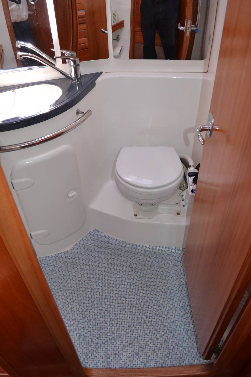 2005 Bavaria 39 Cruiser image 10