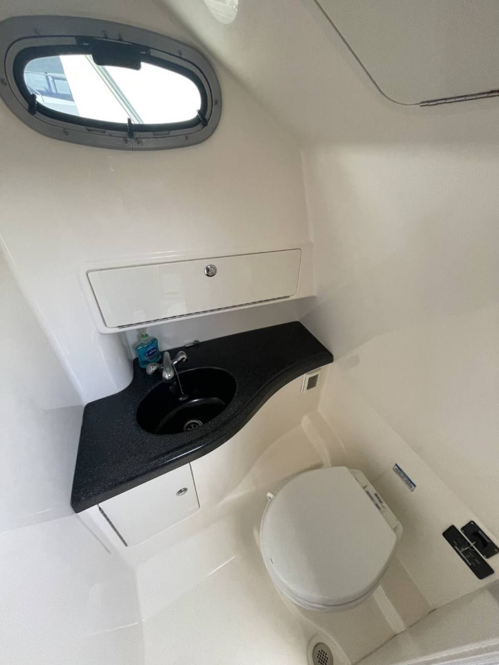2006 Boston Whaler 305 Conquest image 20