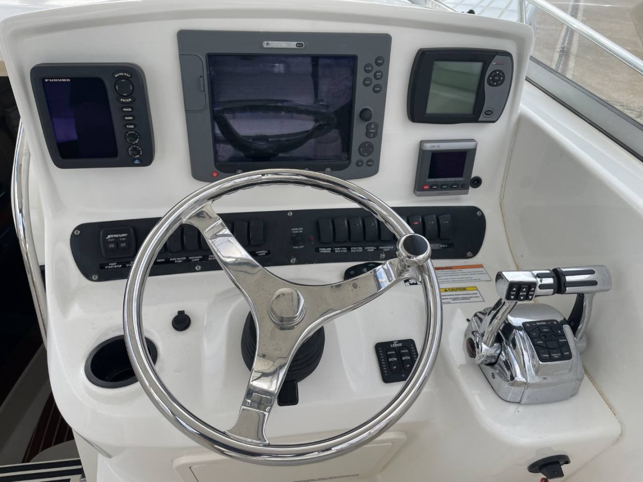 2006 Boston Whaler 305 Conquest image 4