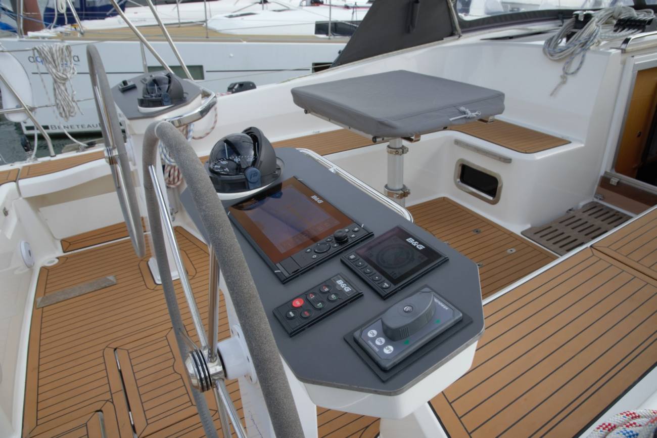 2020 Bavaria Vision 42 image 15