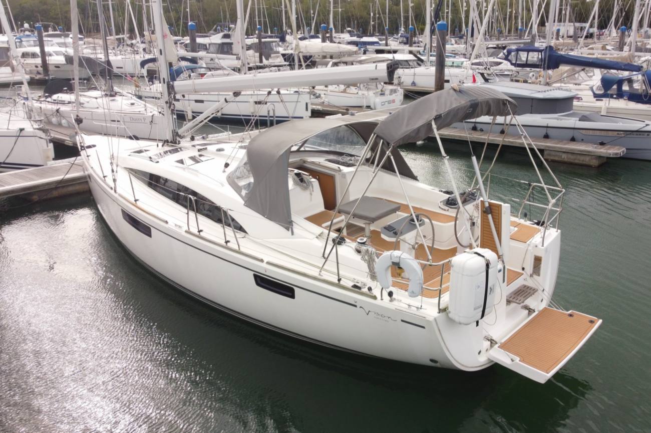 2020 Bavaria Vision 42 image 11