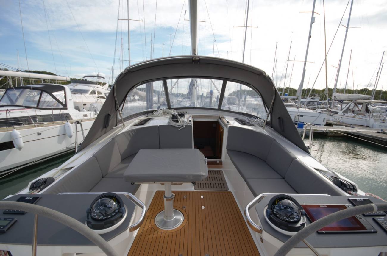 2020 Bavaria Vision 42 image 23