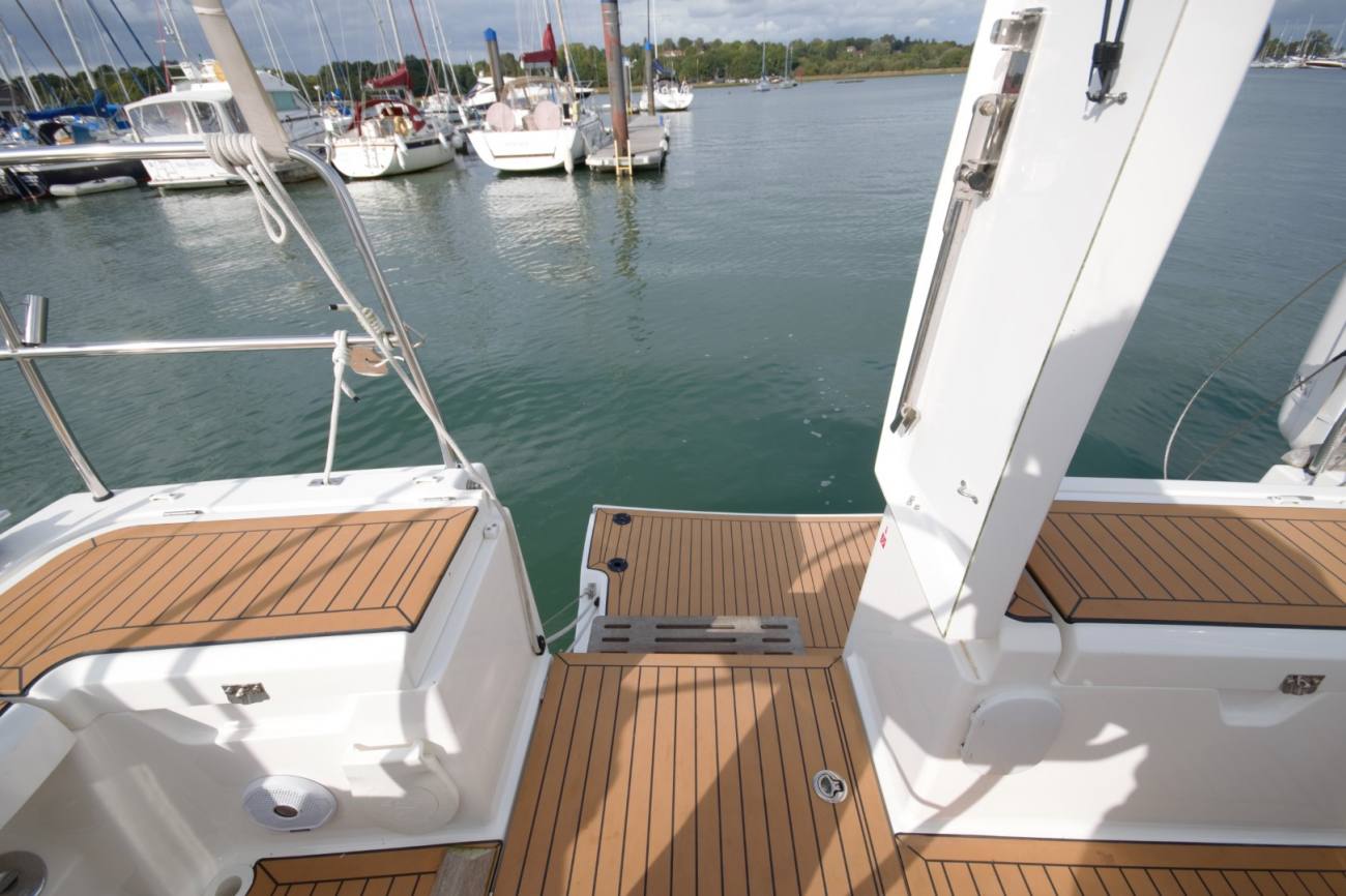 2020 Bavaria Vision 42 image 24