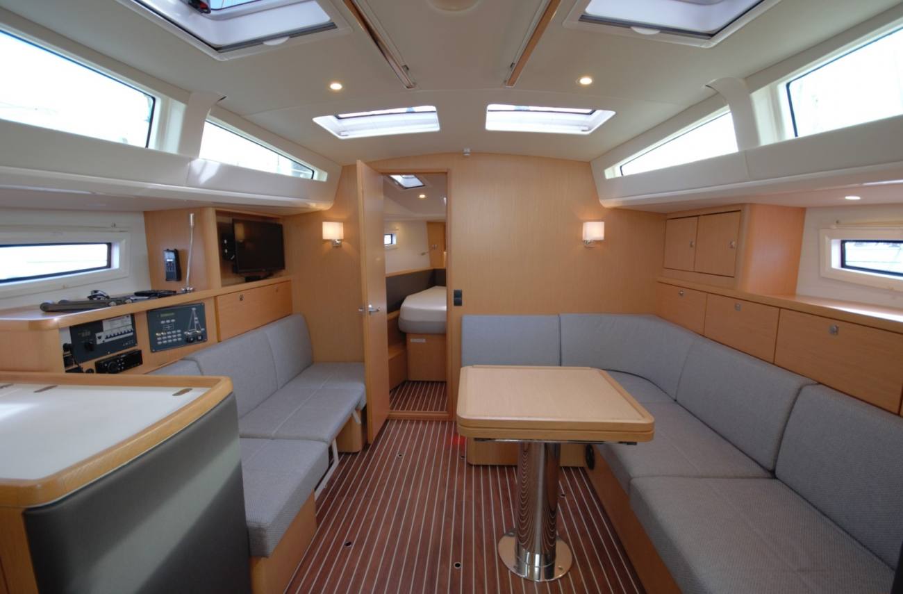 2020 Bavaria Vision 42 image 32