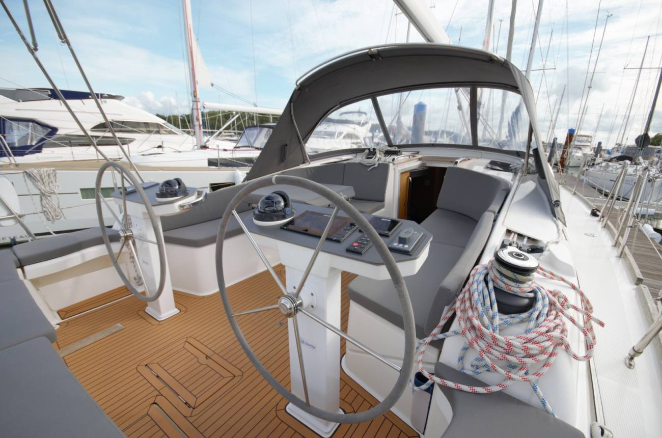 2020 Bavaria Vision 42 image 27