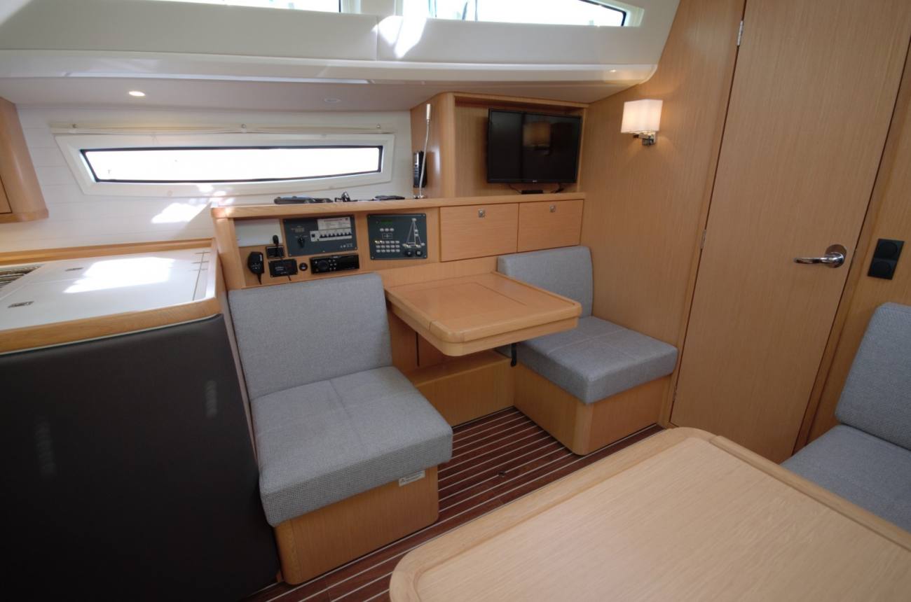 2020 Bavaria Vision 42 image 36