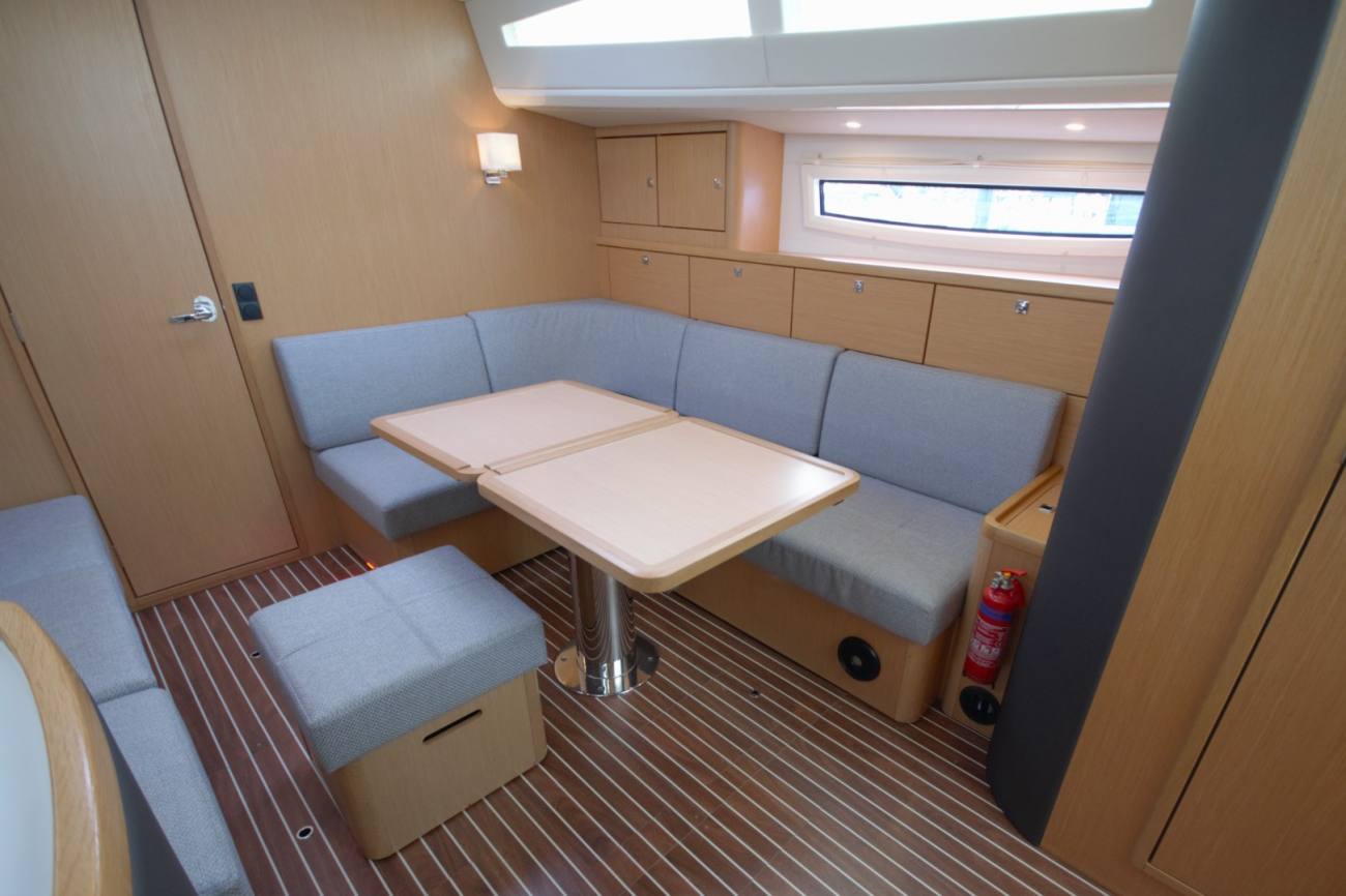 2020 Bavaria Vision 42 image 37