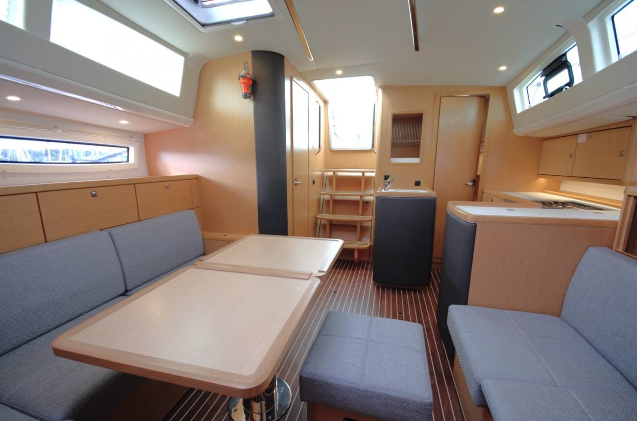 2020 Bavaria Vision 42 image 38