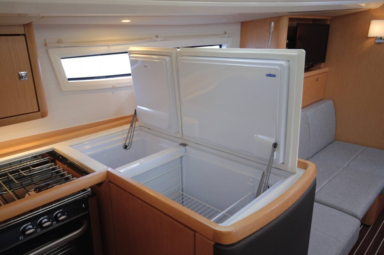 2020 Bavaria Vision 42 image 35