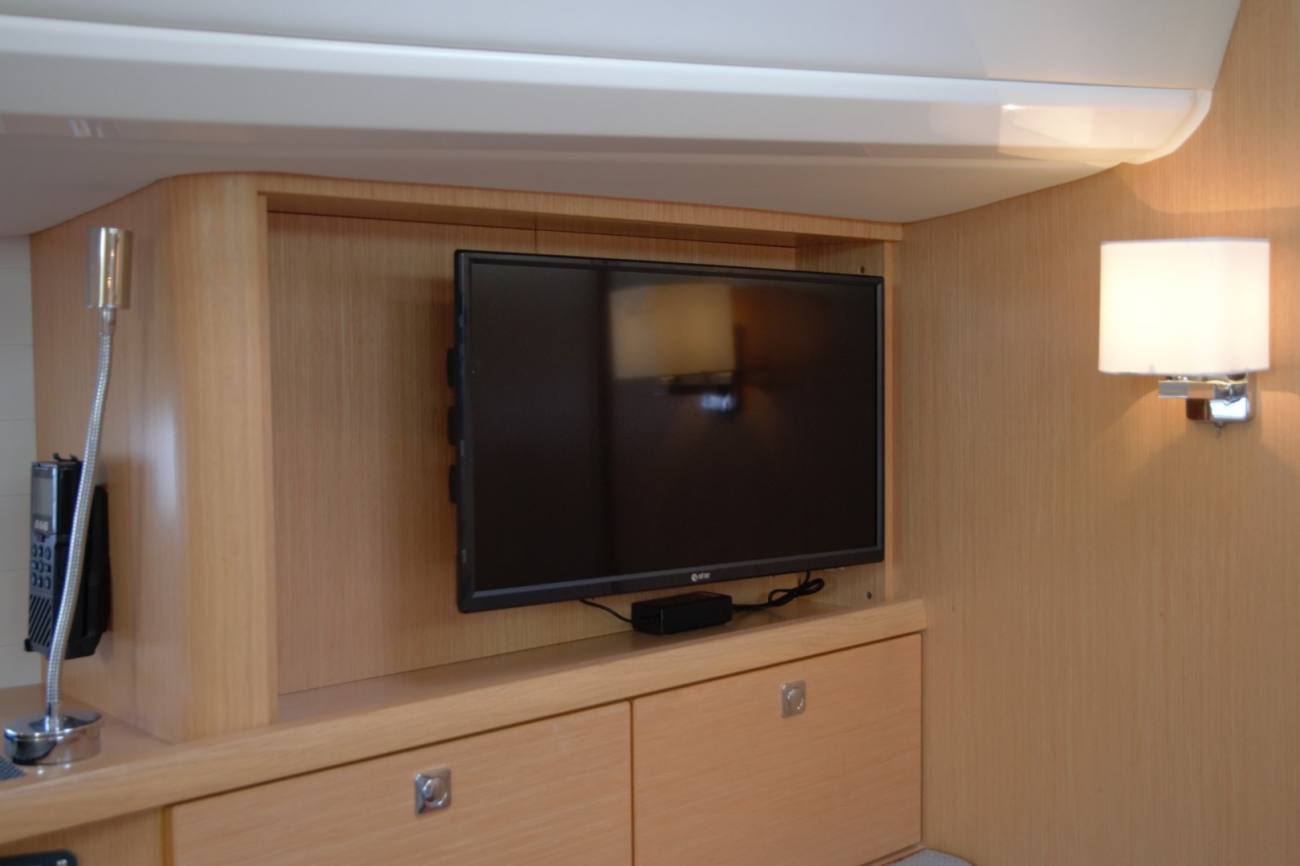 2020 Bavaria Vision 42 image 6