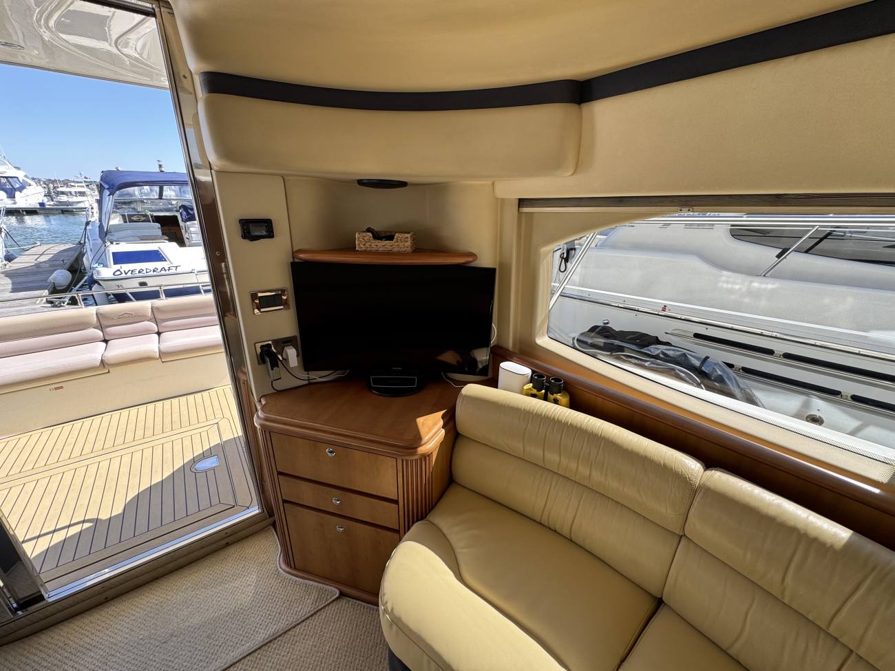2005 Azimut 42 image 33