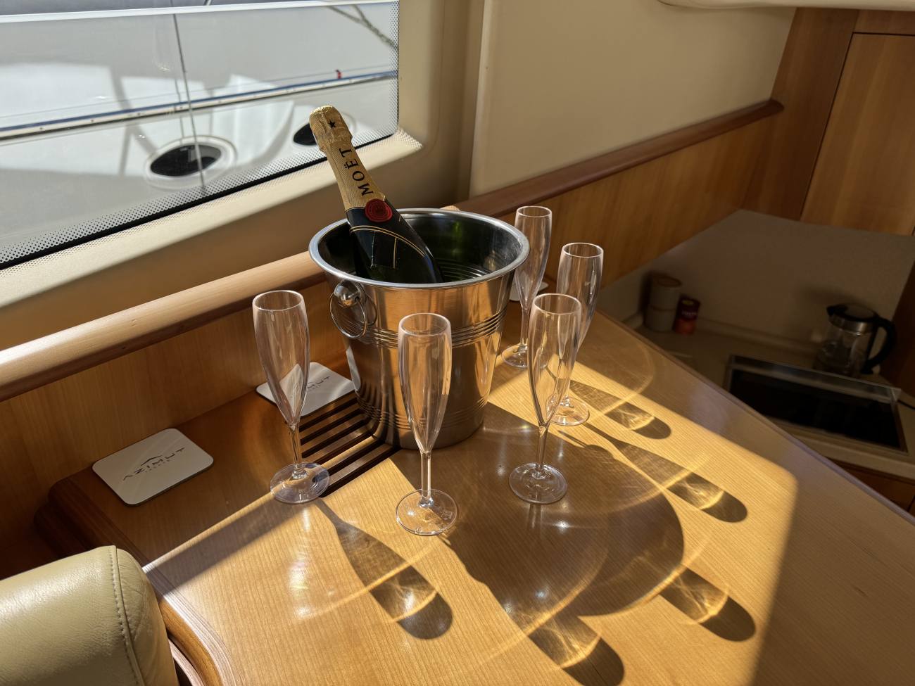 2005 Azimut 42 image 34
