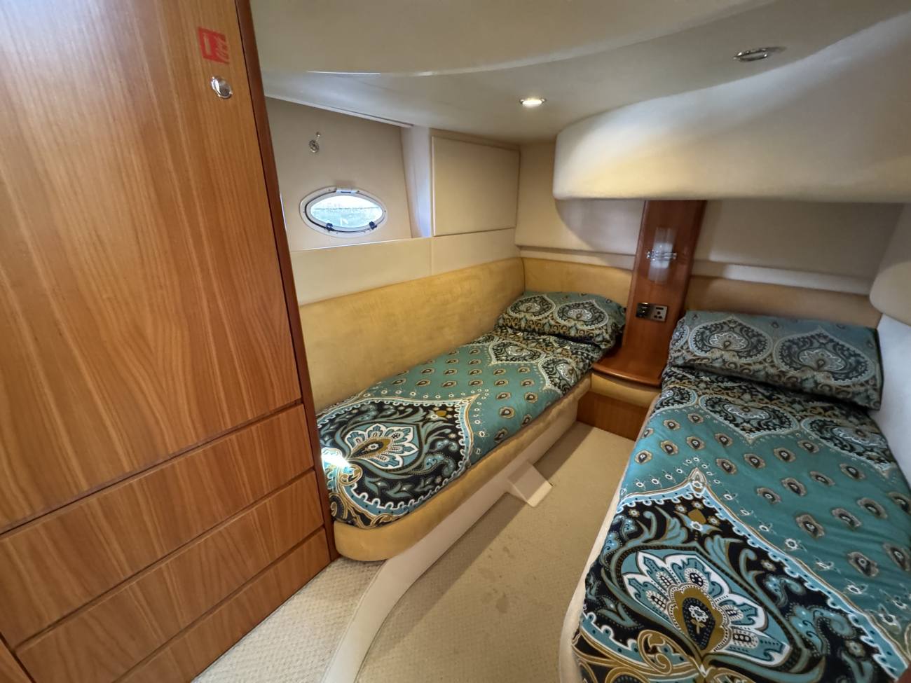 2005 Azimut 42 image 45