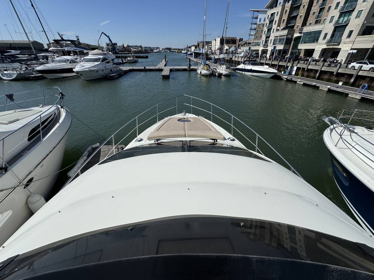 2005 Azimut 42 image 28