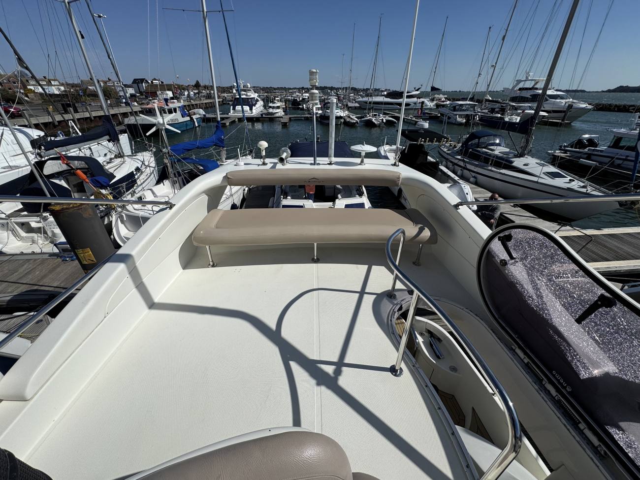 2005 Azimut 42 image 26