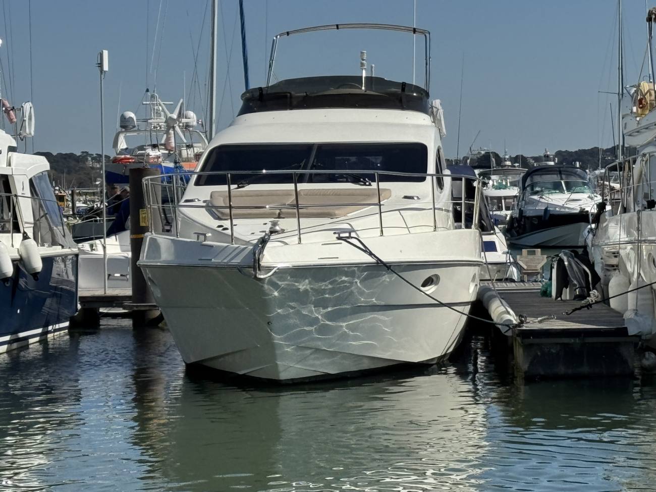 2005 Azimut 42 image 17