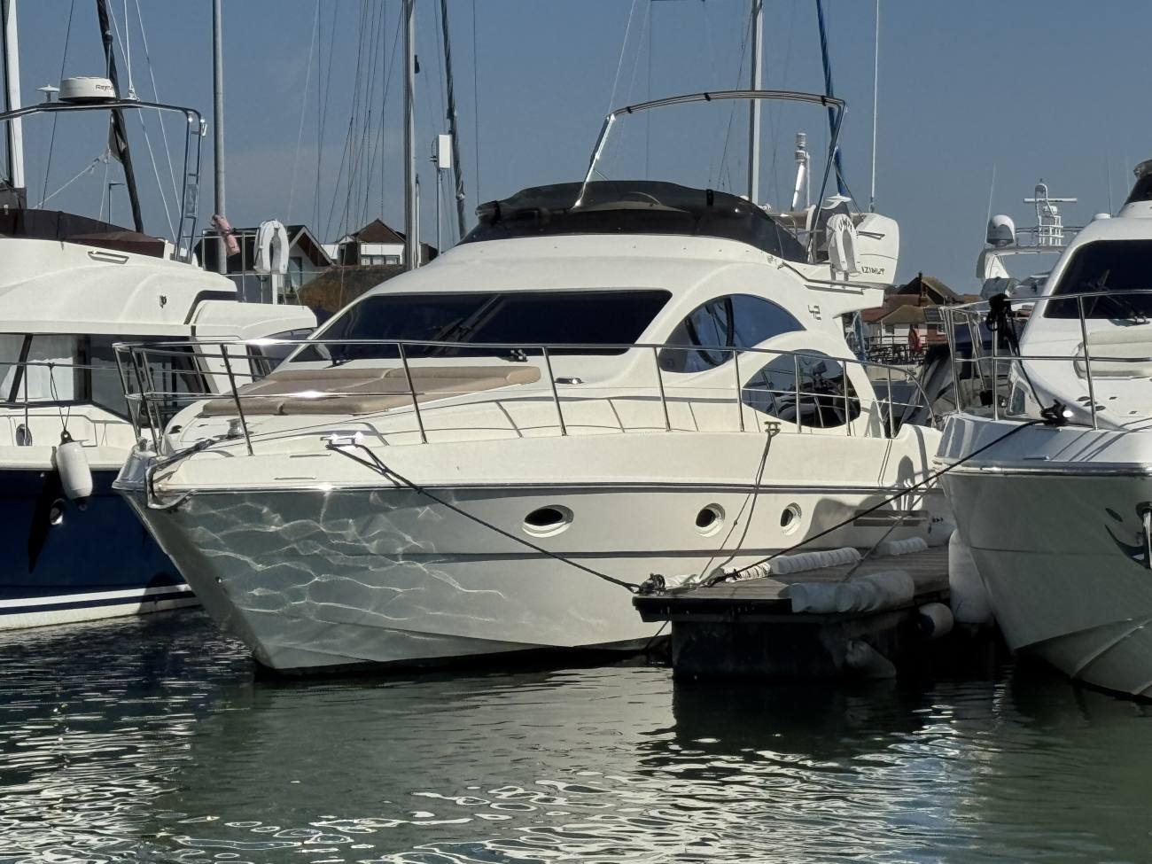 2005 Azimut 42 image 18