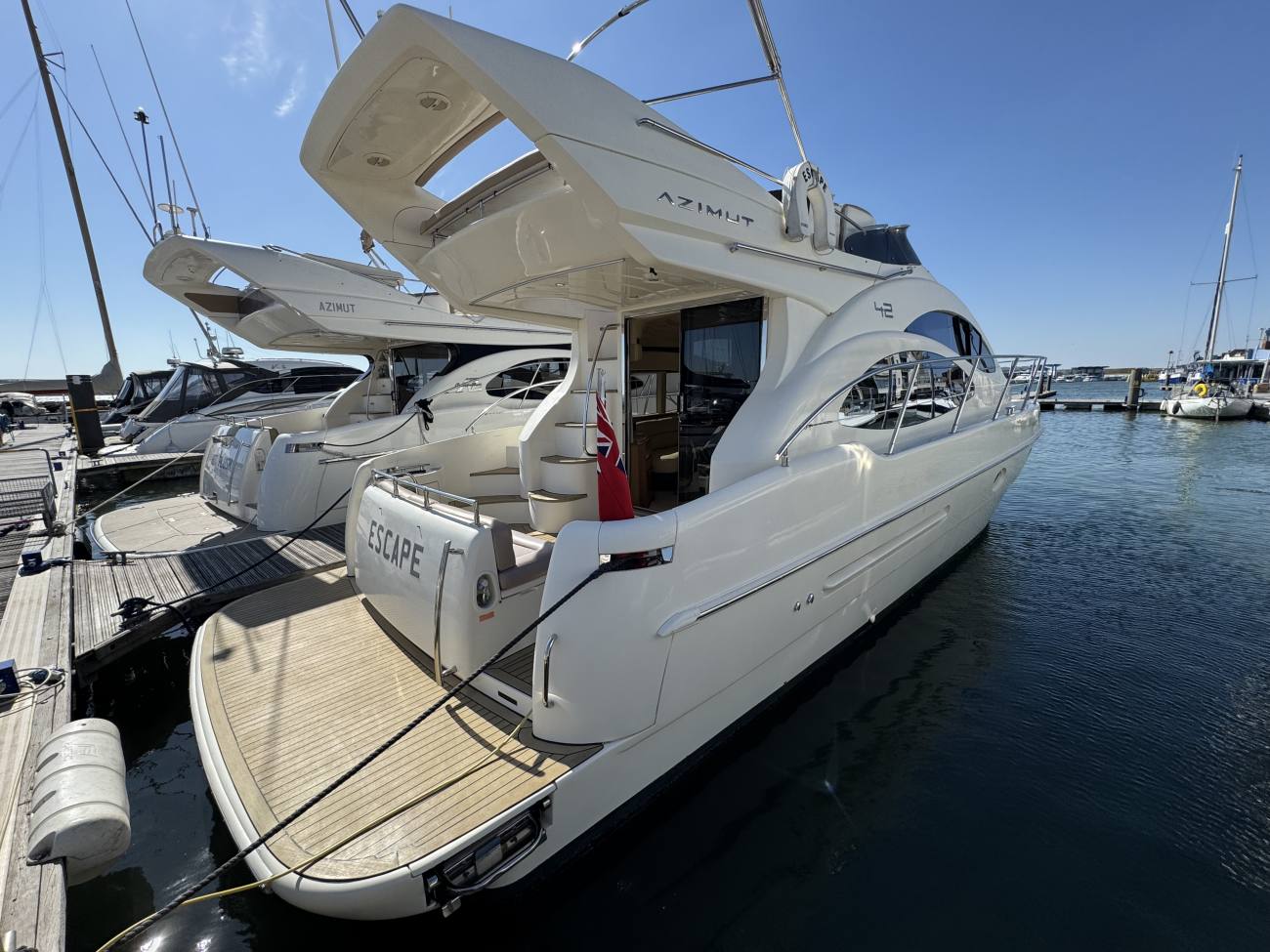 2005 Azimut 42 image 21