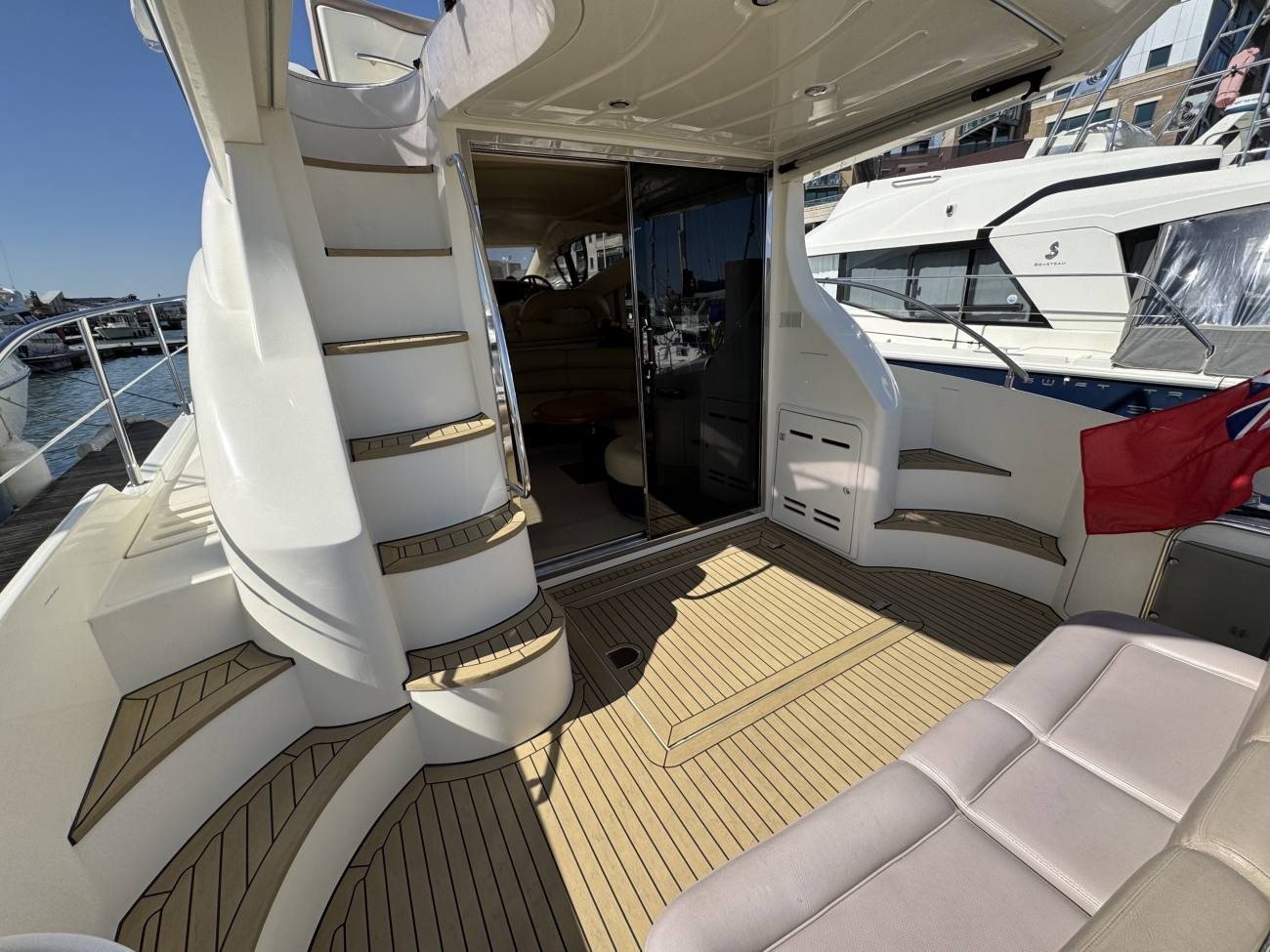 2005 Azimut 42 image 29