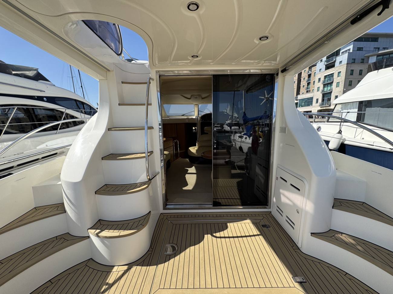 2005 Azimut 42 image 30