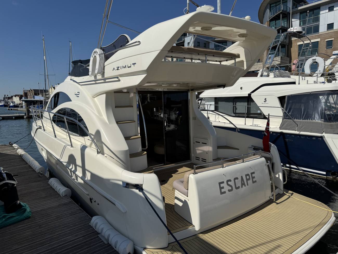 2005 Azimut 42 image 23