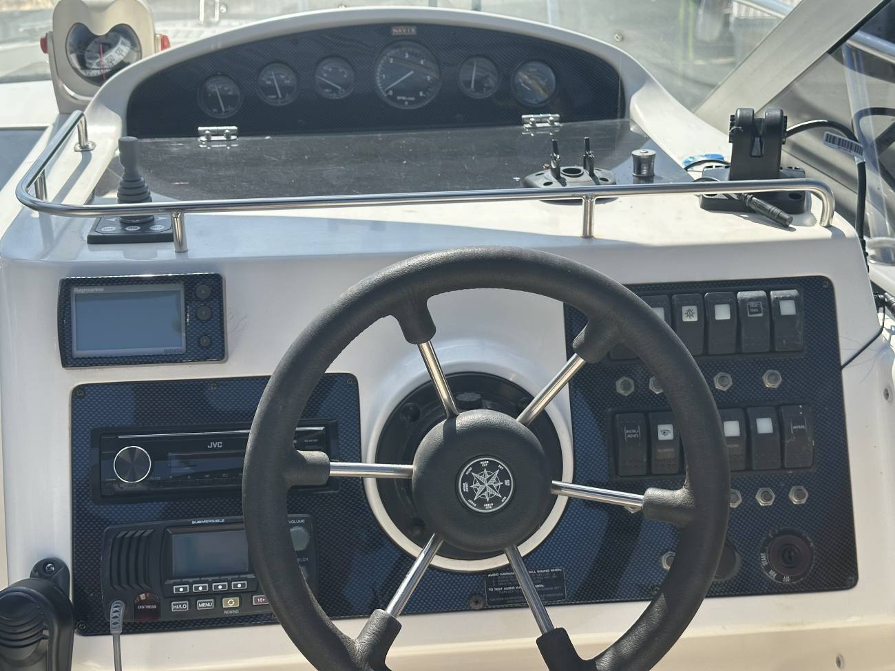 2003 Aquador 23 Walkaround image 12