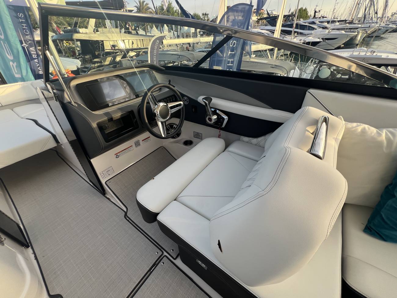 2025 Regal LS6 bowrider image 16
