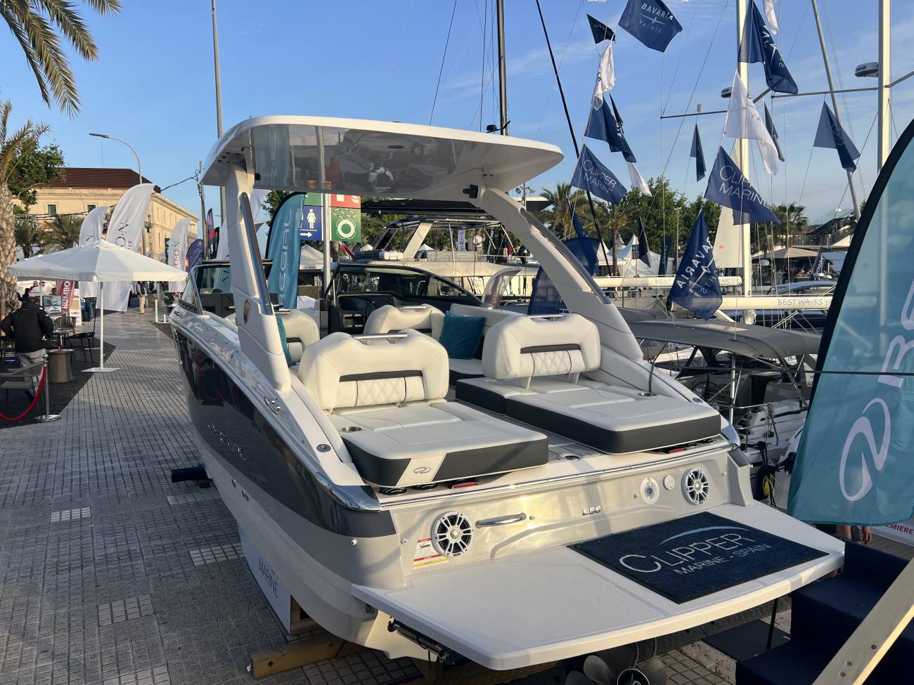 2025 Regal LS6 bowrider image 12