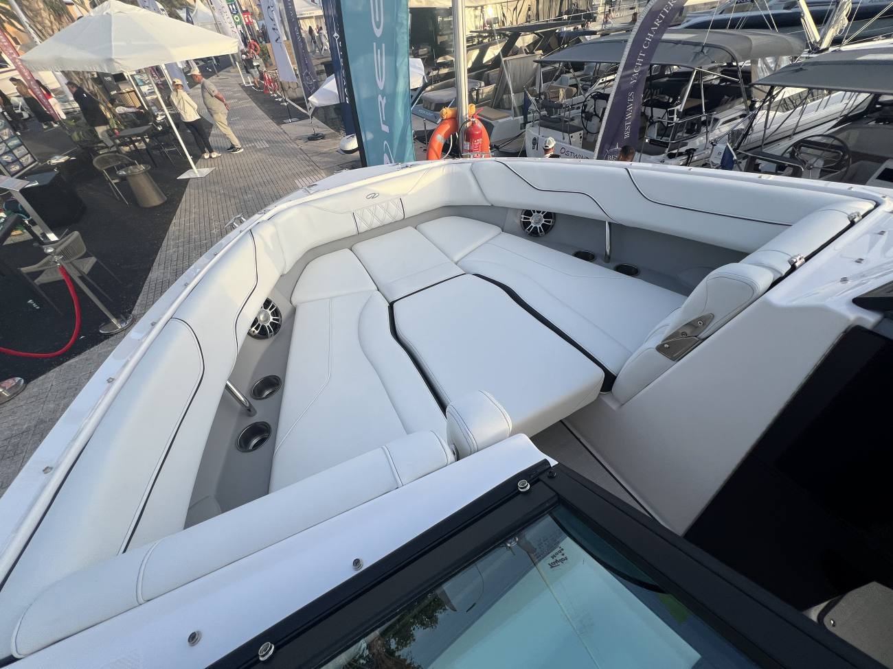 2025 Regal LS6 bowrider image 22