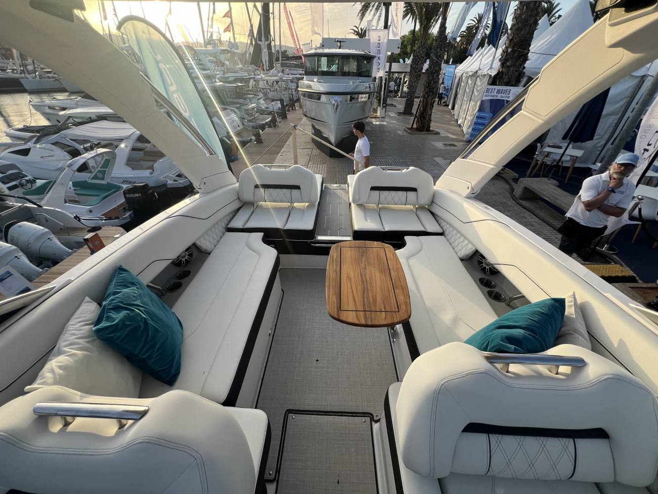 2025 Regal LS6 bowrider image 3