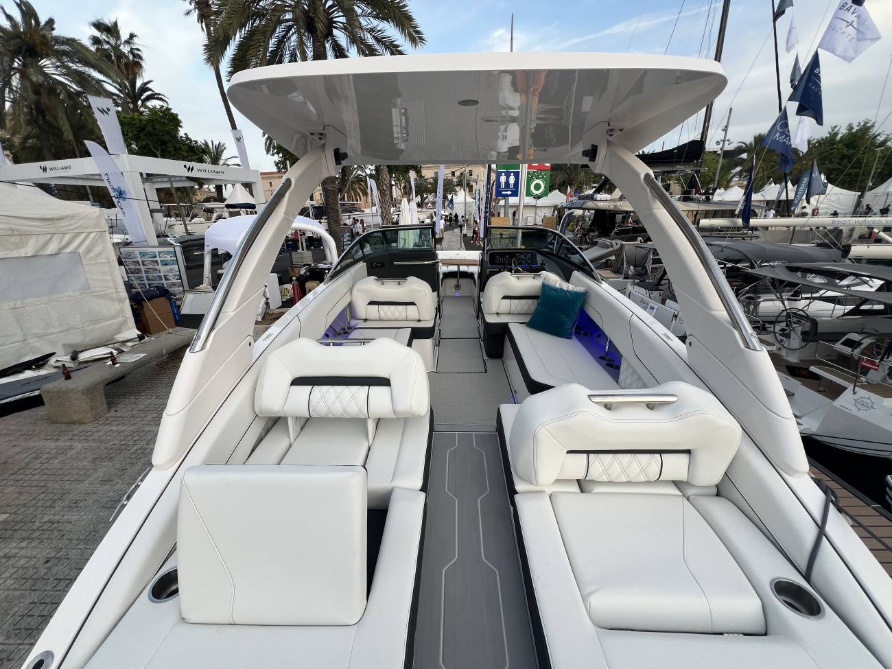 2025 Regal LS6 bowrider image 4