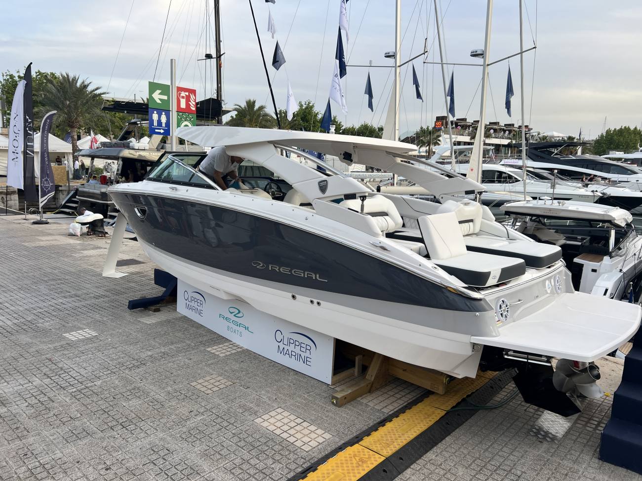 2025 Regal LS6 bowrider image 7