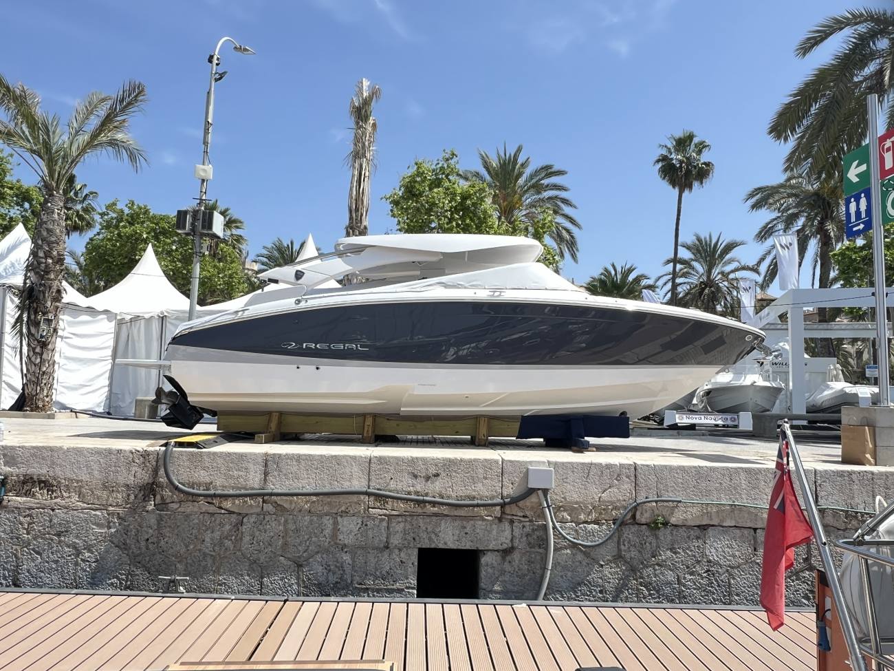 2025 Regal LS6 bowrider image 11